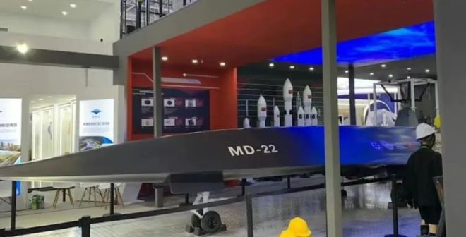 中国鸣镝22飞行器完成首飞引发世界坐立不安？六代机瞬间不香吗(图2)