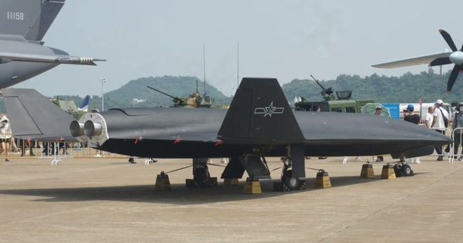 中国鸣镝22飞行器完成首飞引发世界坐立不安？六代机瞬间不香吗(图4)
