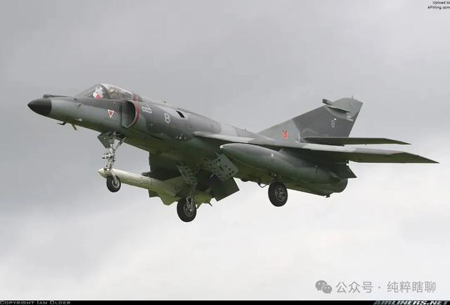 阿根廷战机竟然击沉英国现代化驱逐舰它就是超军旗舰载攻击机(图10)