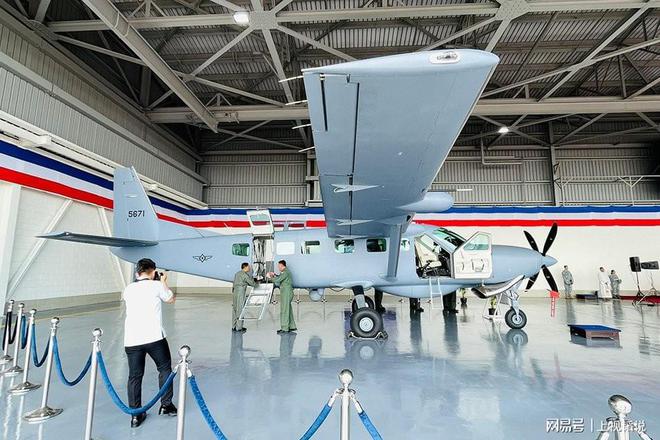 黄岩岛清晨上演激烈空中对峙直升机强势压制来犯者信号强烈(图1)