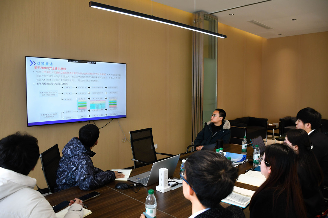 手把手、面对面 四川什邡助力无人机企业展翅腾飞(图1)