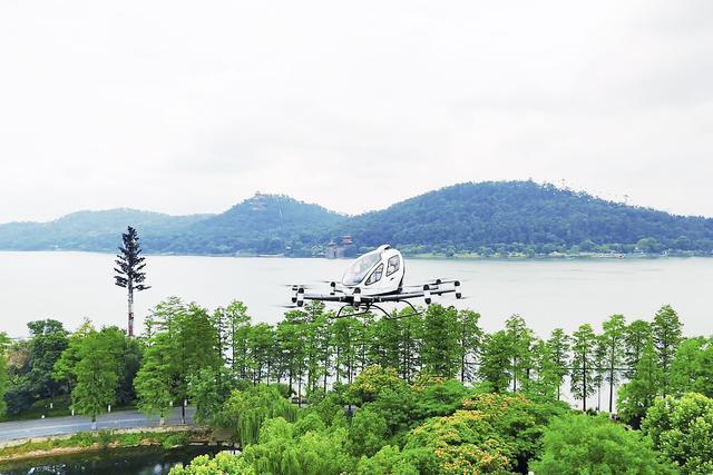 武汉低空每个高度都有飞行器(图2)