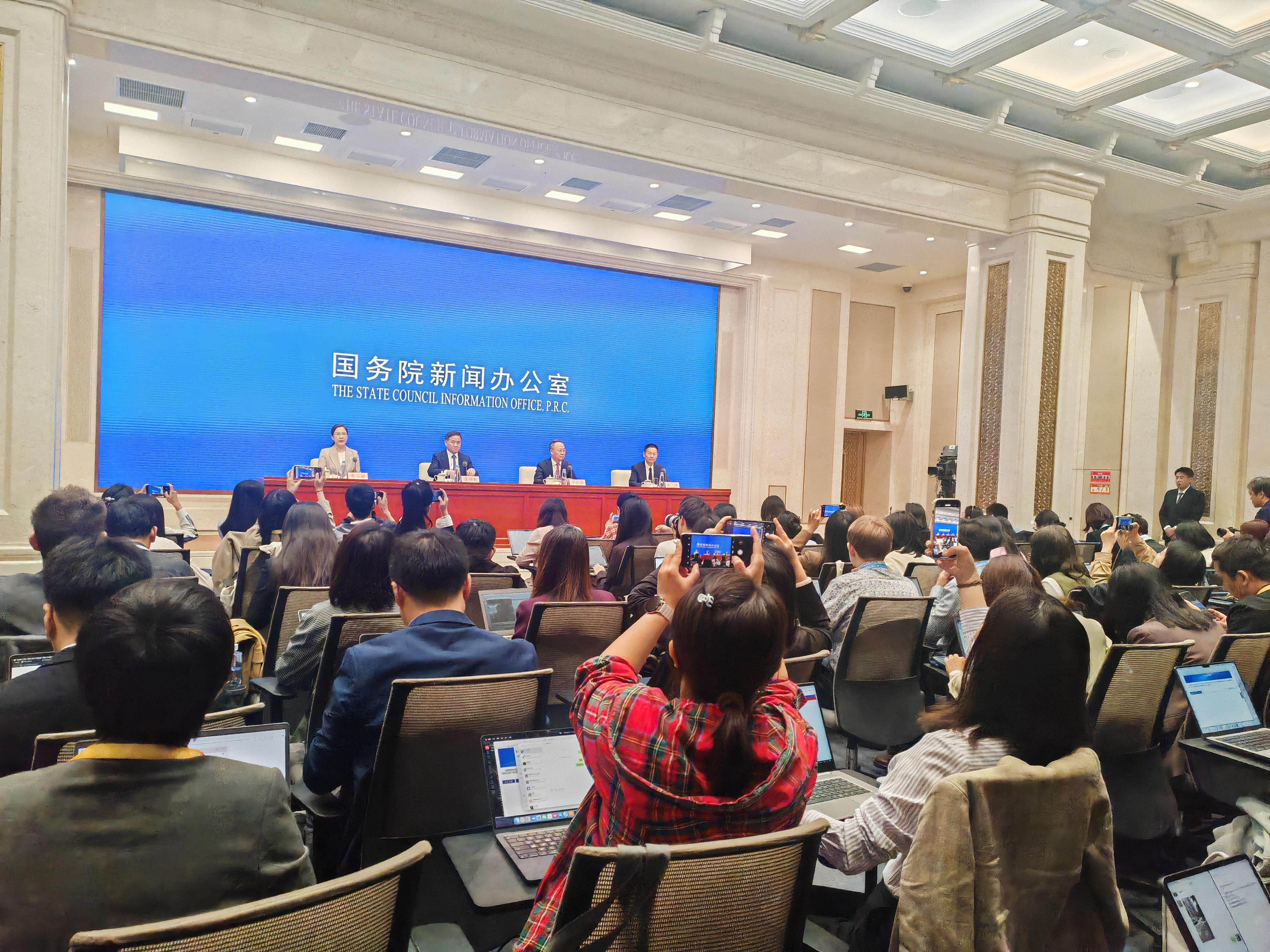 金融监管总局：推动研发机器人、低空飞行器等新兴领域的保险产品(图1)