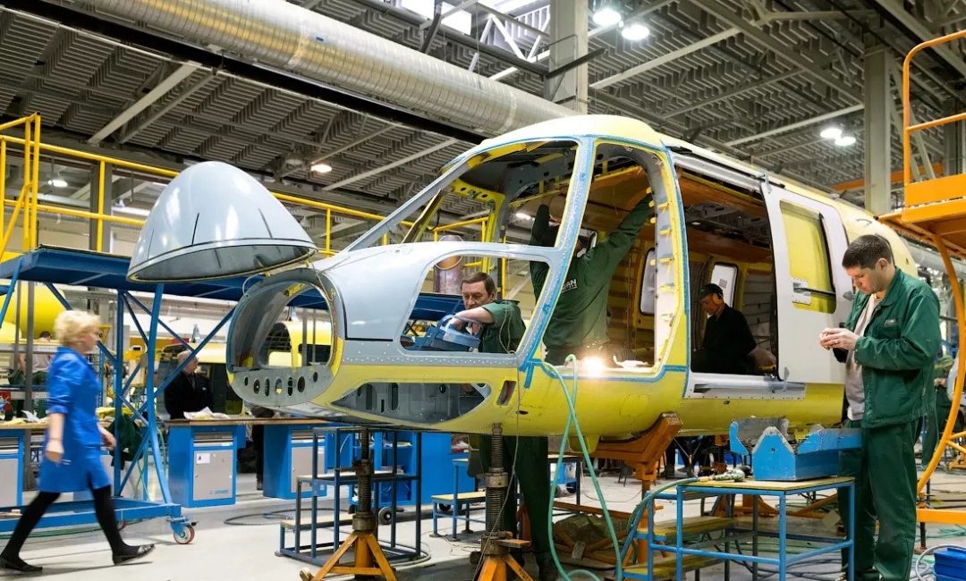 空中客车直升机公司推出 H140 轻型双发直升机(图1)