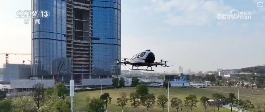 “空中疆域”化身新质生产力“试验场” 低空经济“飞入”千行百业“翱翔”出新机遇(图7)