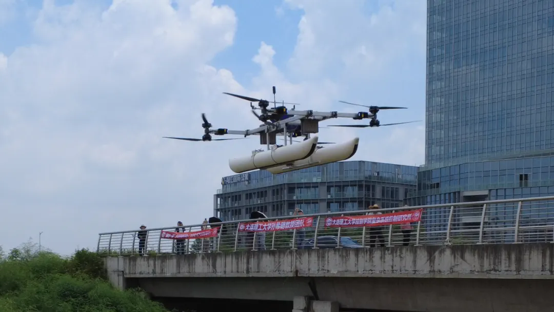 大连理工大学研制水空两栖飞行器首飞成功！(图1)