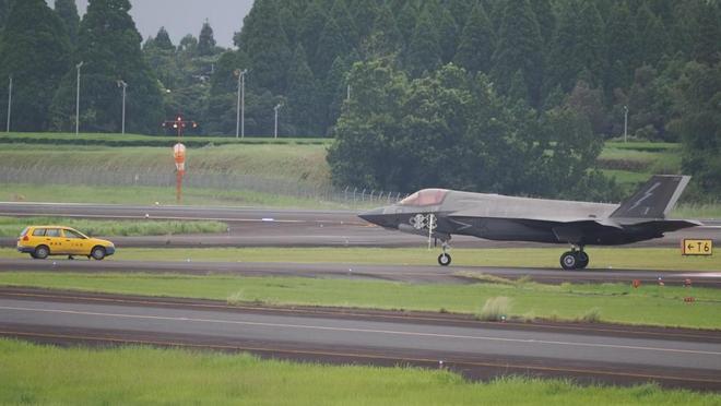 洋相出尽！英国F-35B战斗机仍然滞留在日本等待零件到达后维修(图3)