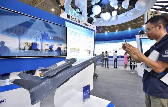 神秘高超音速飞机亮相某基地到底是“腾云”还是七代机？(图13)