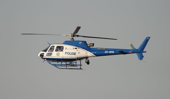 万里之外的中国红：中国维和官兵节日坚守战位用忠诚书写大国担当！(图1)