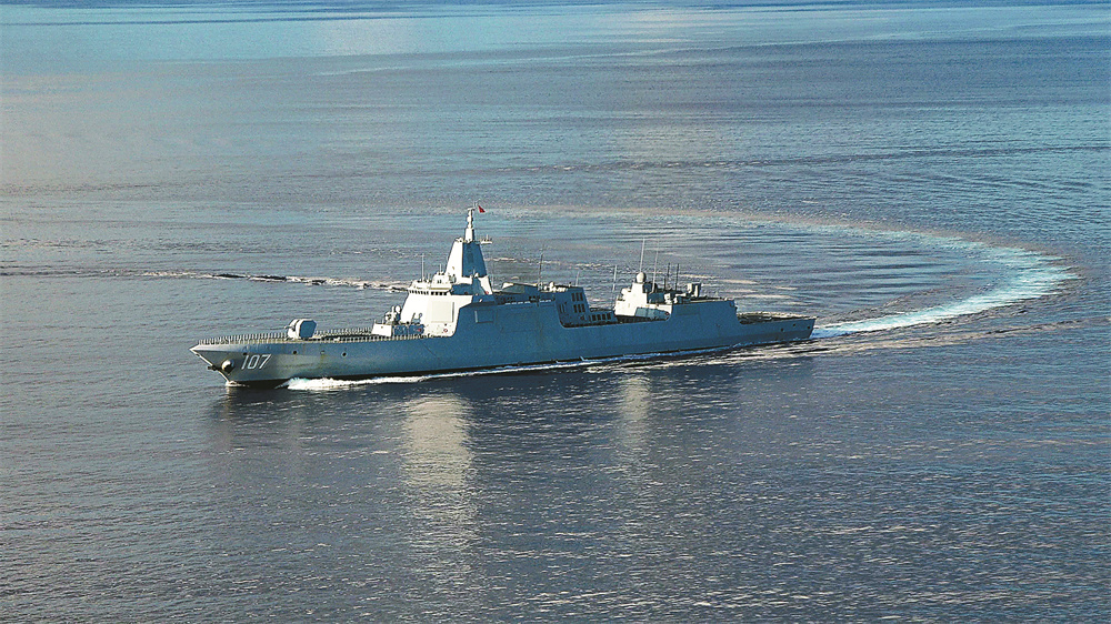 军营观察丨劈波斩浪向着更加辽阔的深蓝(图1)