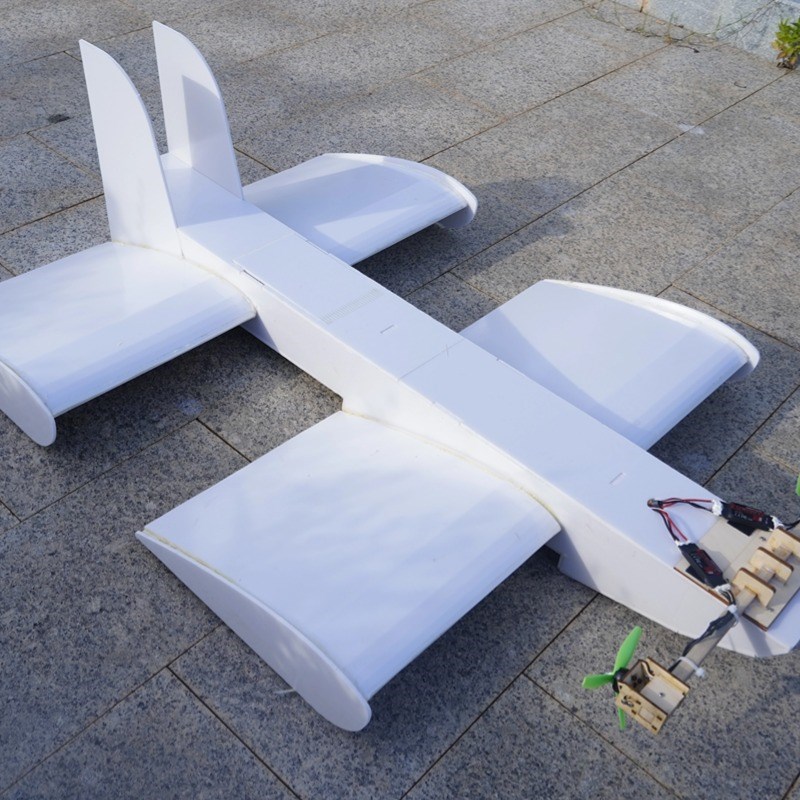 小鹏汇天回应长春航展事故：飞行器飞行间距不足发生接触其中一架着陆时机身受损起火(图1)